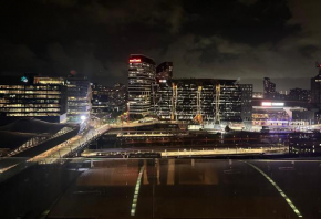 Melbourne city apartment with great skyline views, 1 Bed 1 Sofa-bed, 1 Bath